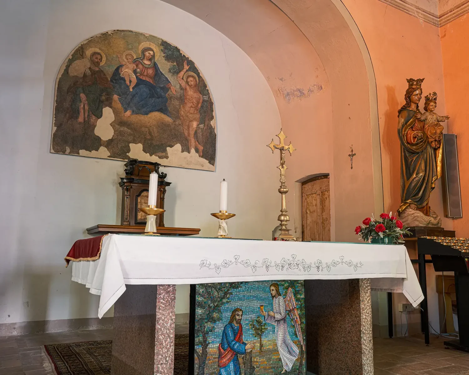 Chiesa di San Lazzaro - altare