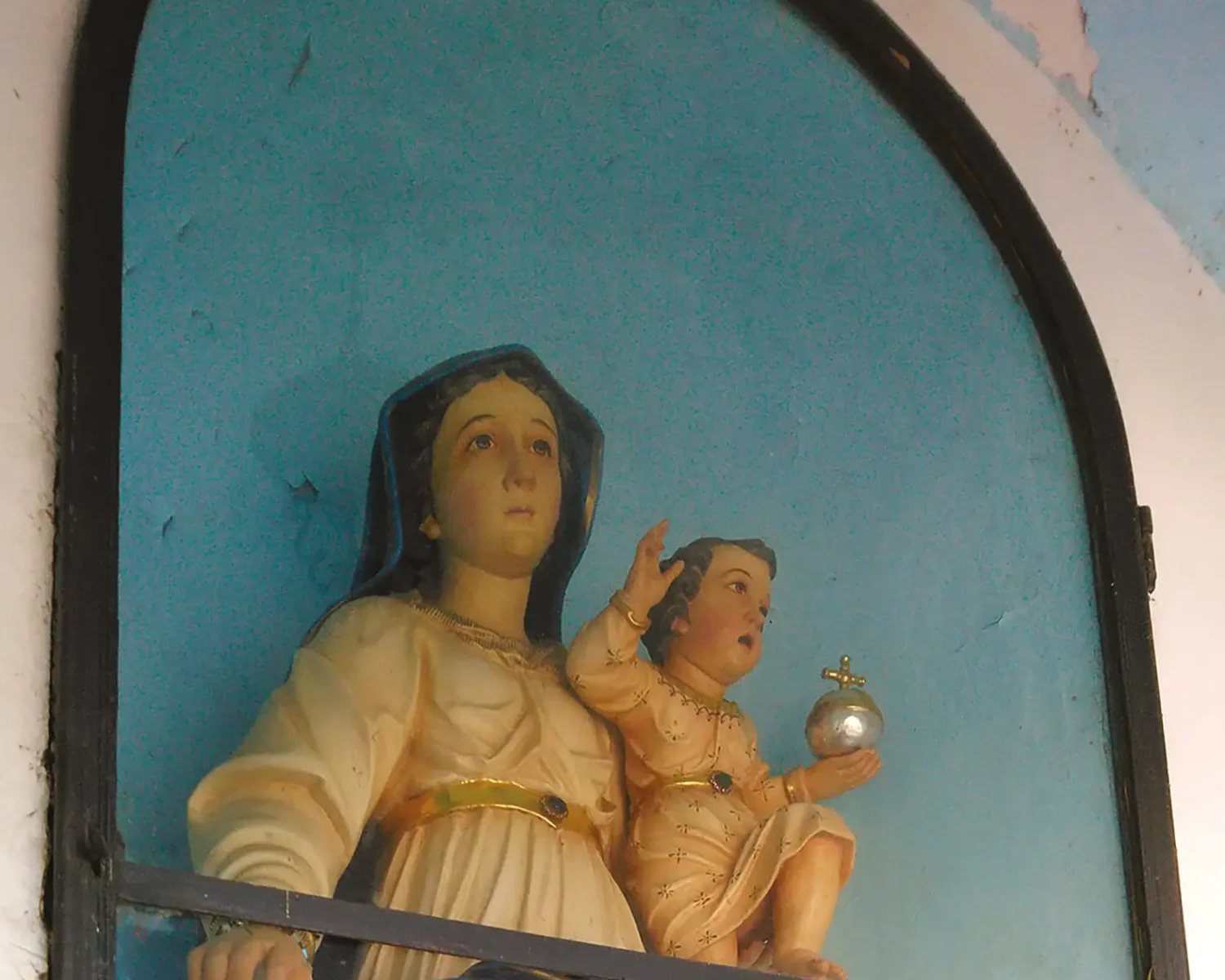 Cappella dei caduti delle grandi guerre - statua della Madonna della Pioggia