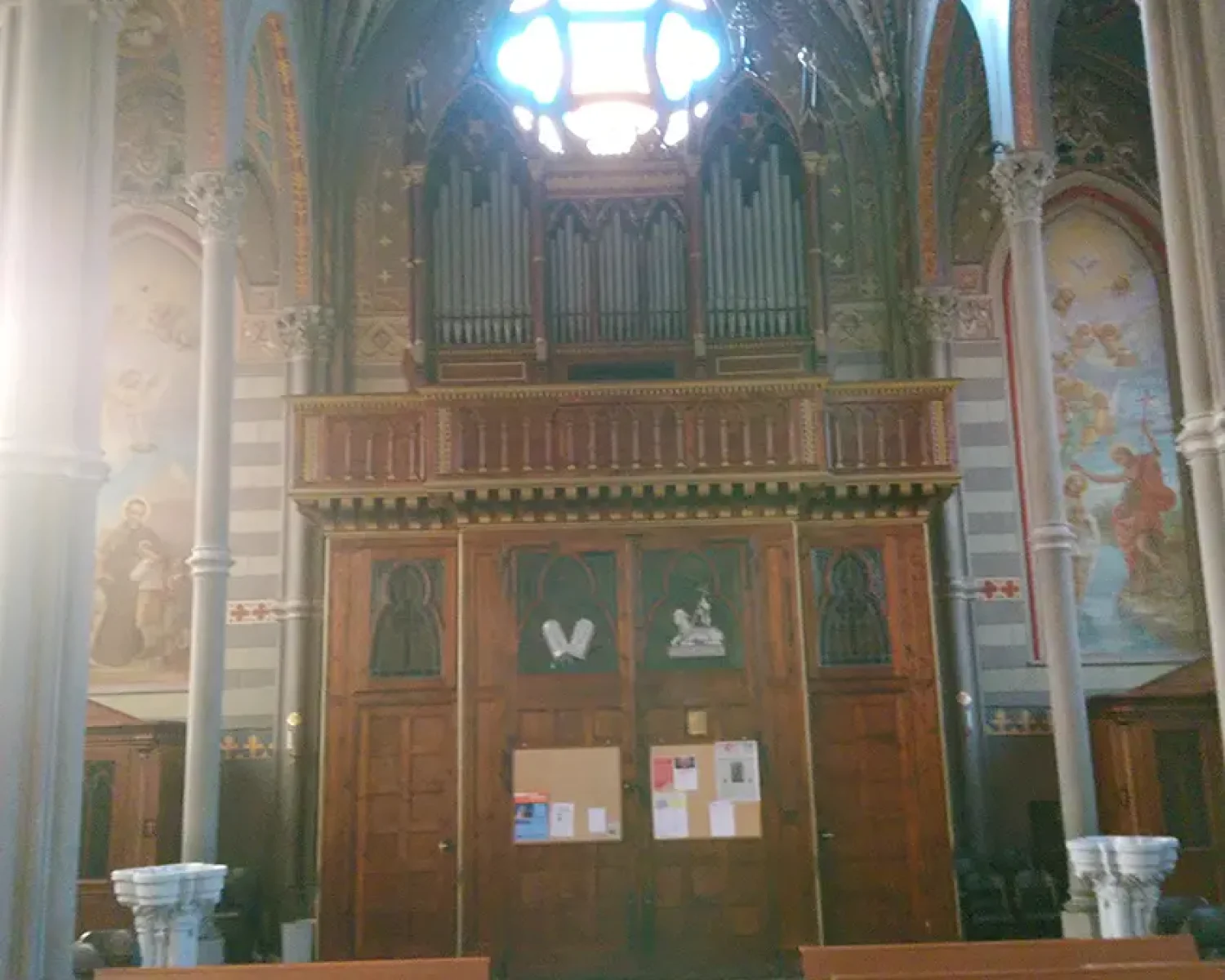 Chiesa di San Marco Evangelista - navata centrale portone d'ingresso