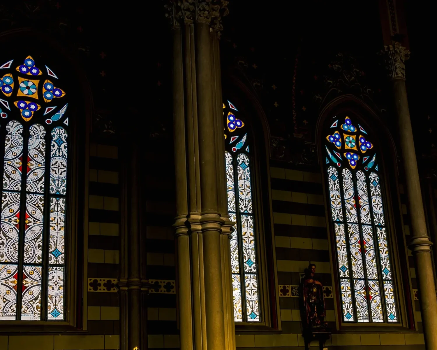 Chiesa di San Marco Evangelista - vista interna vetrata