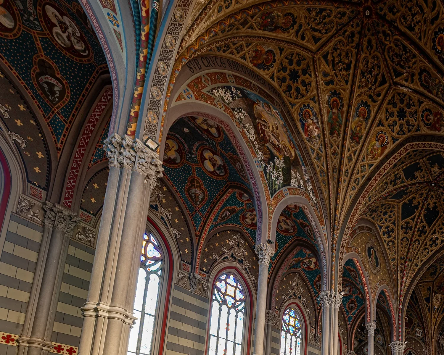 Chiesa di San Marco Evangelista - vista delle volte e delle colonne