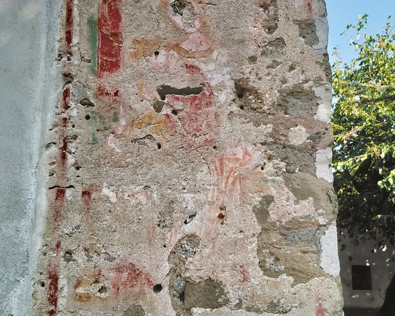 Chiesa di San Lazzaro - affresco sulla facciata
