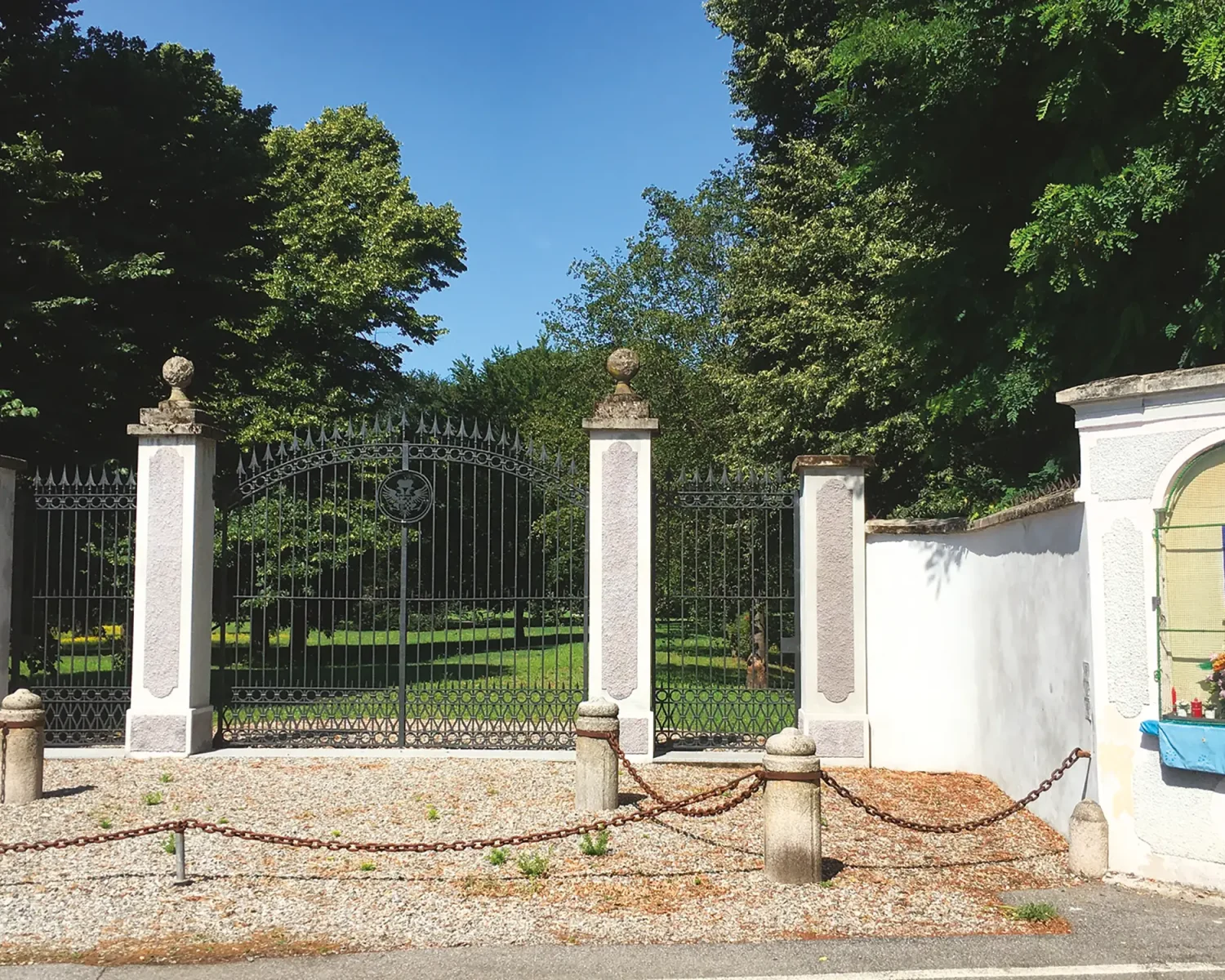 Villa Resta Pallavicino - ingresso est da via Resta Pallavicino (zona stazione)