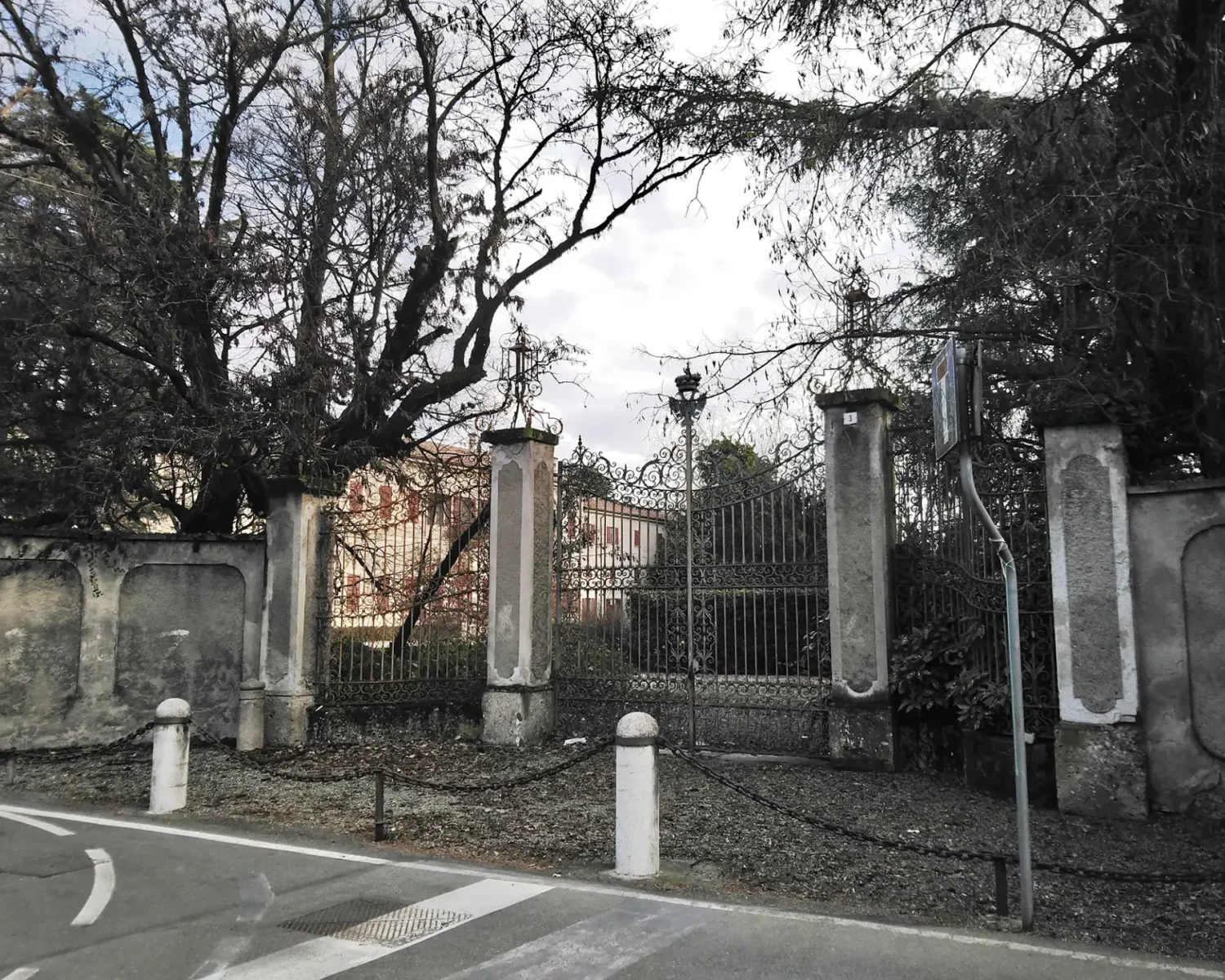 Villa Resta Pallavicino - ingresso ovest sulla ex via antica di Cassano