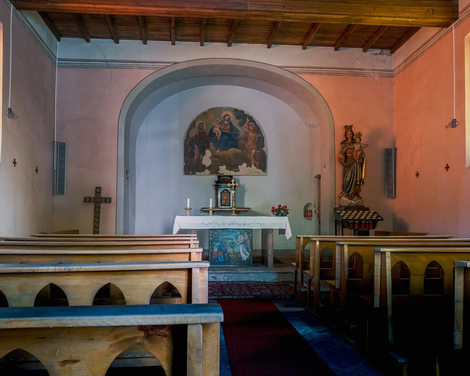 Chiesa di San Lazzaro - navata e altare