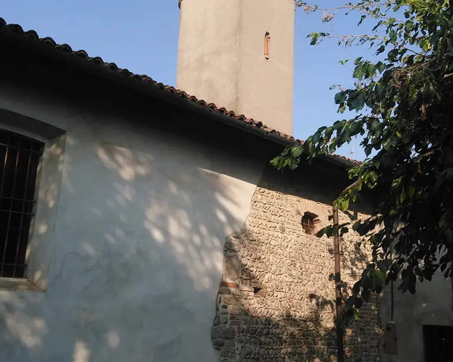 Chiesa di San Lazzaro - vista esterna torre campanaria